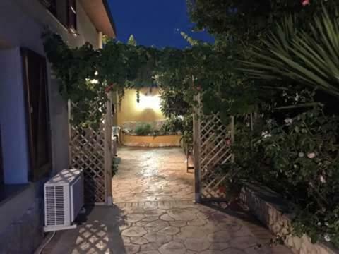 B&B Villa Sul Golfo 夸尔图-圣埃莱娜 外观 照片