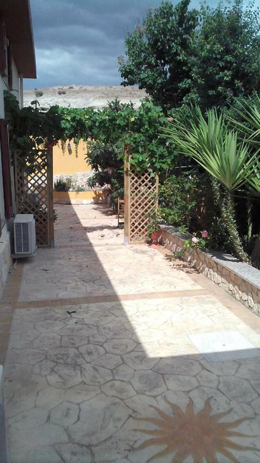 B&B Villa Sul Golfo 夸尔图-圣埃莱娜 外观 照片